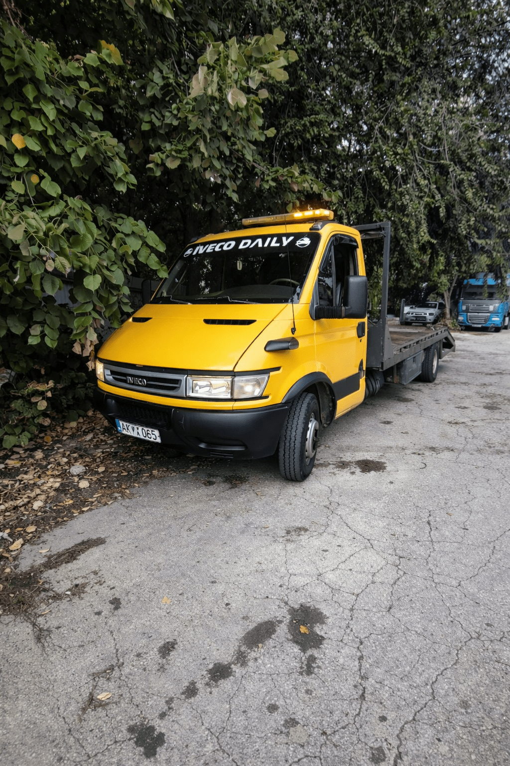 Evacuator auto Iveco Daily în Chișinău, disponibil pentru intervenții non-stop